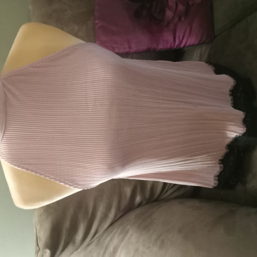 Sleeveless Pleated Dress Tank Top with Lace Trim